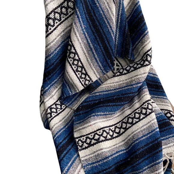 Aztec Pattern Design Throw Rug Blanket Unmarked - Picture 3 of 8